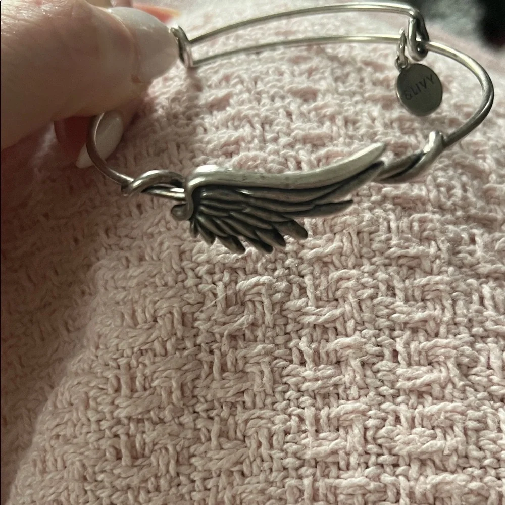 &LIVY Silver Angel Wing Bracelet - Picture 3 of 3